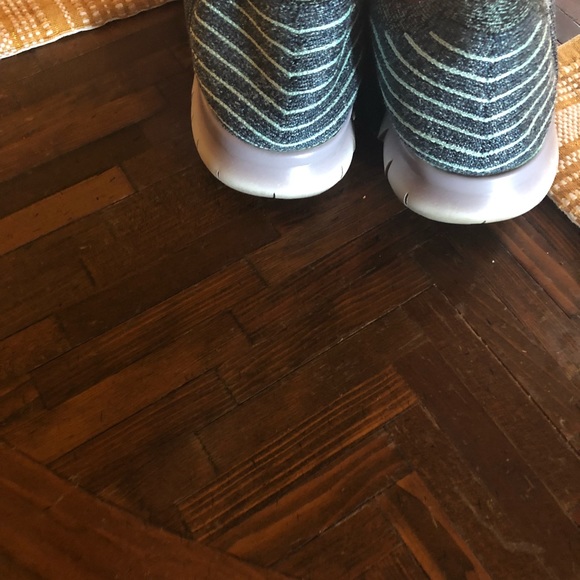 Nike flyknit shoes Sz 10. Good condition - Picture 3 of 5